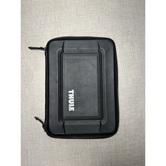Thule Gauntlet MacBook Pro Sleeve Carry Protective Case Zip Around 13x9x1 - Picture 1 of 6
